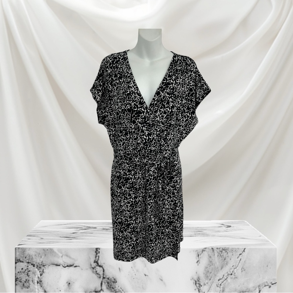 Nine West Black and White V-Neck Sundress Dress in size Large